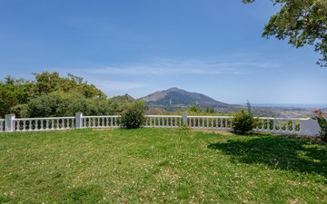 Property slide 32
