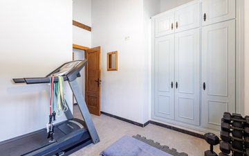 Property slide 32