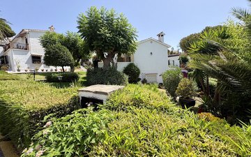 Property slide 32