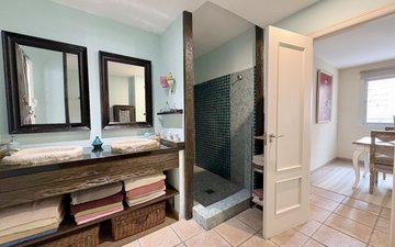 Property slide 32