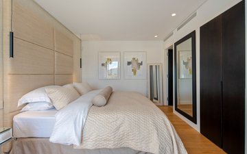 Property slide 32