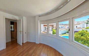 Property slide 10
