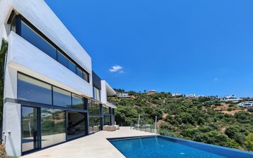 Property slide 32