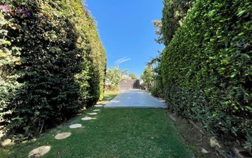 Property slide 32