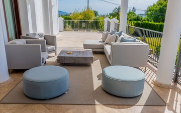 Property slide 32