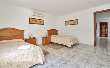 Property slide 32