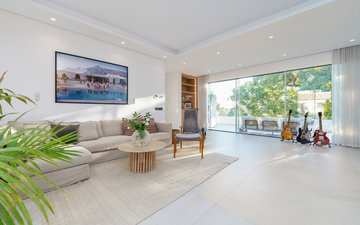 Property slide 28