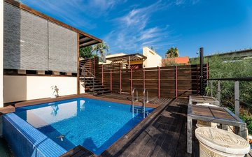 Property slide 18