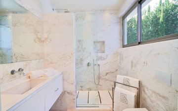 Property slide 18