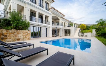 Property slide 32