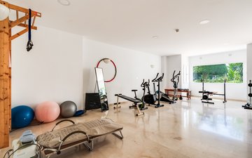 Property slide 25