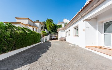 Property slide 30