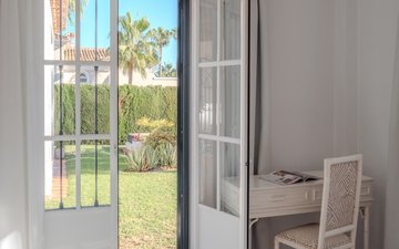 Property slide 32
