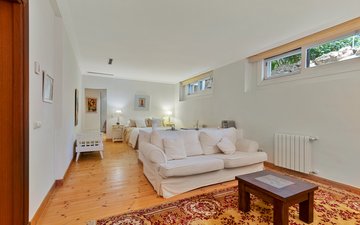 Property slide 32