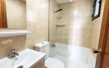 Property slide 32
