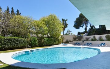 Property slide 32