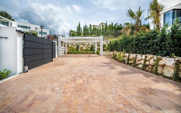 Property slide 10