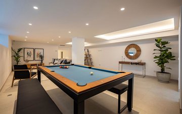Property slide 32