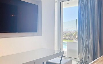 Property slide 32