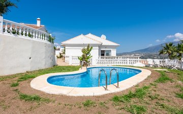 Property slide 32