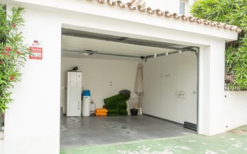 Property slide 32