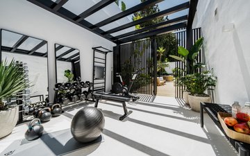 Property slide 32