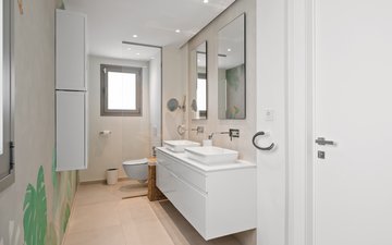 Property slide 32