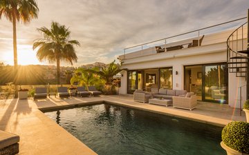 Property slide 18