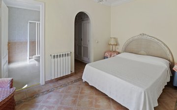 Property slide 32