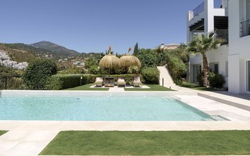 Property slide 32