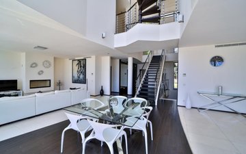 Property slide 17