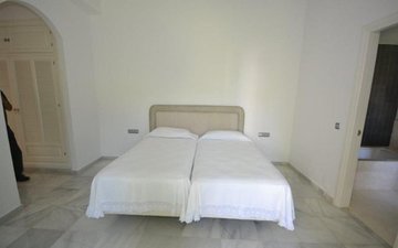 Property slide 40
