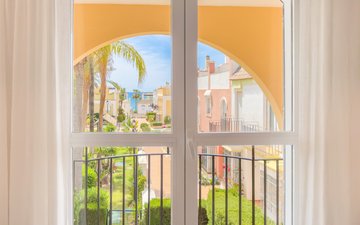 Property slide 32
