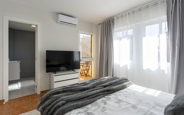 Property slide 32