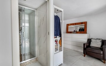 Property slide 32