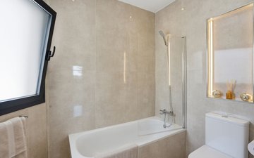 Property slide 32