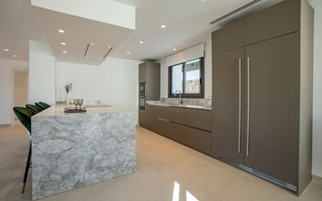 Property slide 10