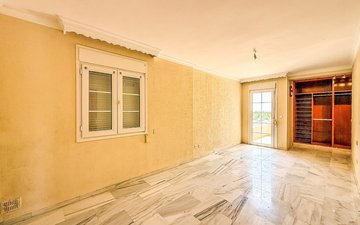 Property slide 32