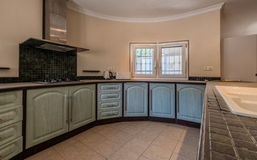 Property slide 32