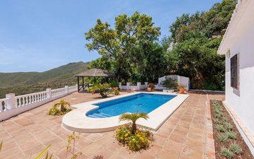 Property slide 32
