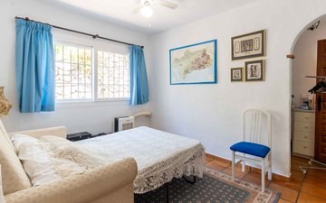 Property slide 32