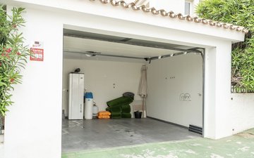 Property slide 32