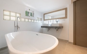 Property slide 18