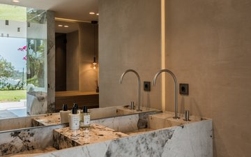 Property slide 32