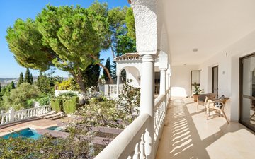 Property slide 10