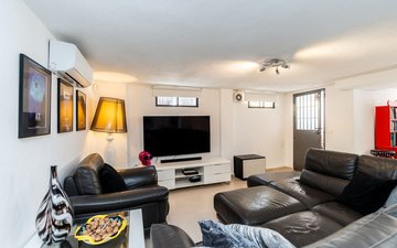 Property slide 32