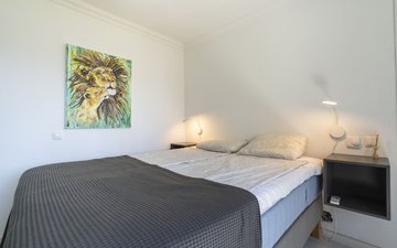 Property slide 32