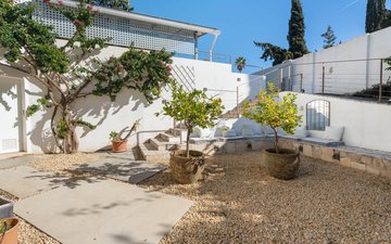 Property slide 32