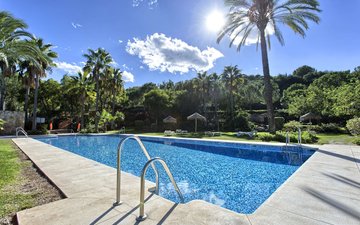 Property slide 32