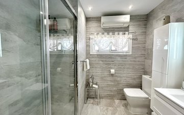 Property slide 32